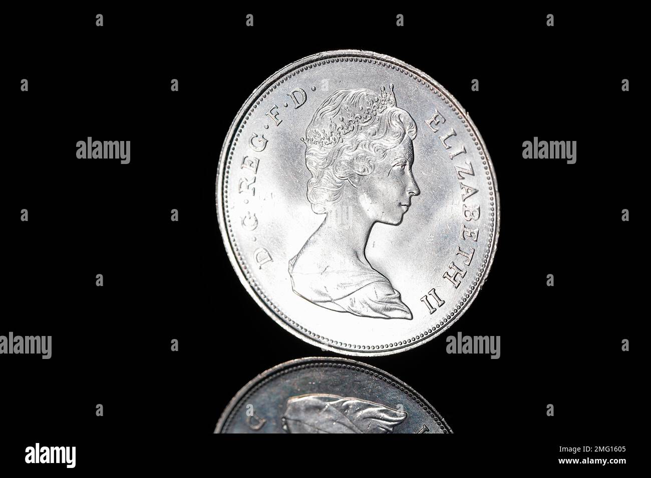SINMI Lot De 2 Pièces De Collection Britanniques Originales De La Reine Elizabeth II, Médaillon