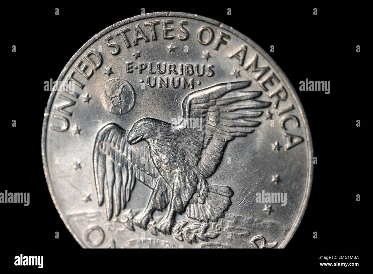 Les ÉtatsUnis d'Amérique inversent le côté d'une pièce de 1974 $1