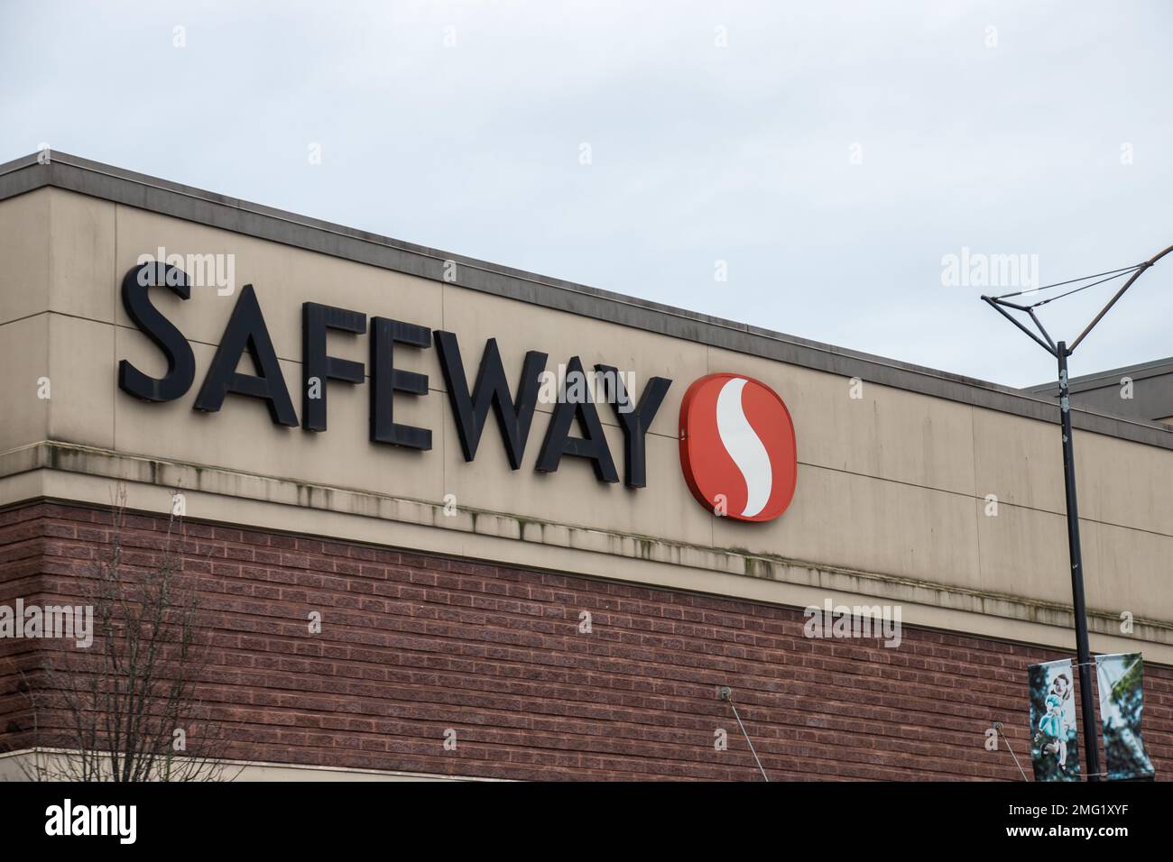 Vancouver, CANADA - janvier 15 2023 : le panneau du magasin Safeway. Canada Safeway est une chaîne de supermarchés canadienne qui opère principalement dans les provinces de l'Ouest Banque D'Images