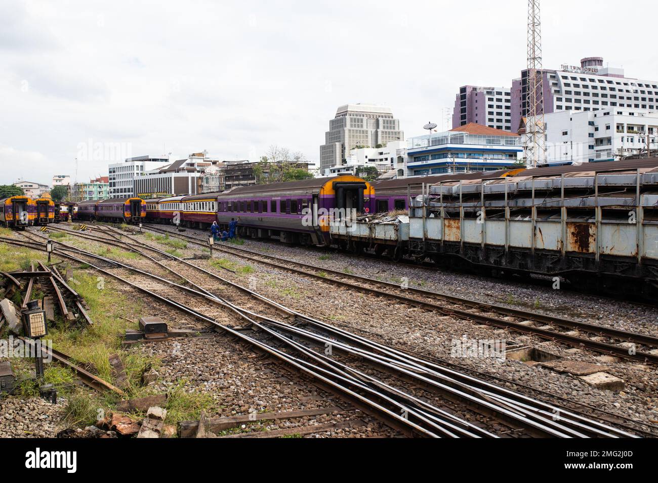 Bangkok Thaïlande chemin de fer inutilisé et dans les wagons de disréparation. Banque D'Images