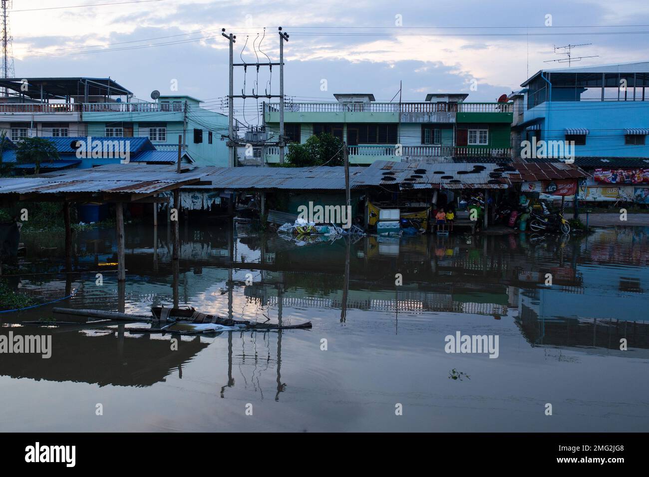 Rues inondées dans le sud de la Thaïlande après la tempête de pluie intense - Thaïlande Banque D'Images