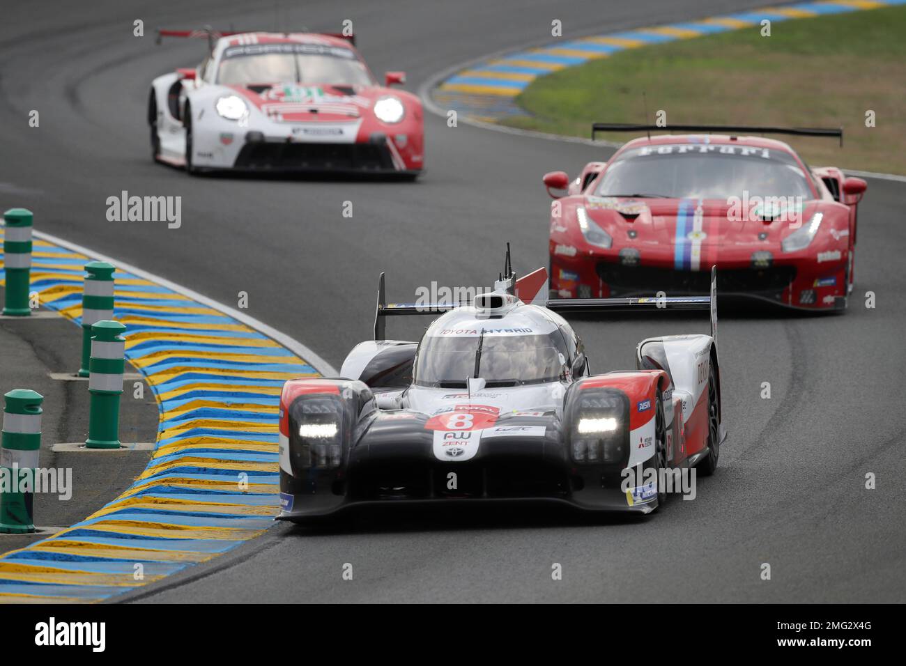 The Toyota TS050 Hybrid No8 of the Toyota Gazoo Racing Team driven by Sebastien Buemi of Switzerland, Kazuki Nakajima of Japan and Brendon Hartley in action during the 88th 24-hour Le Mans endurance race, in Le Mans, western France, Saturday, Sept. 19, 2020. (AP Photo/David Vincent) Banque D'Images