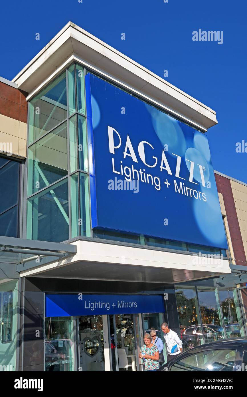 Miroirs d'éclairage Pagazzi, JunctionNINE Retail Park, Warrington, Cheshire, Angleterre, ROYAUME-UNI, WA2 8TW Banque D'Images