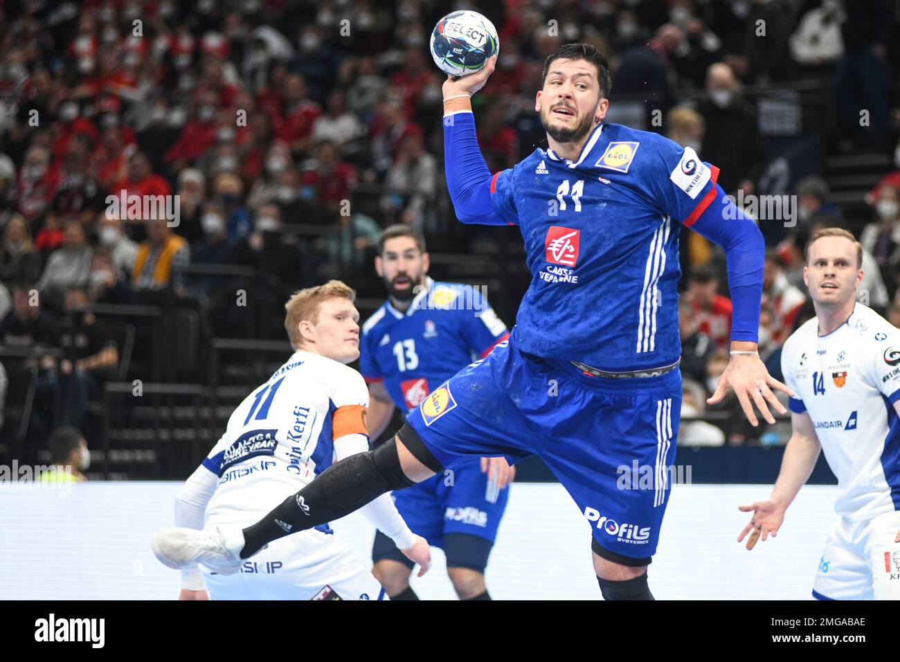 Nicolas Tournat (France) contre l'Islande. EHF Euro 2022. Tour principal. Banque D'Images