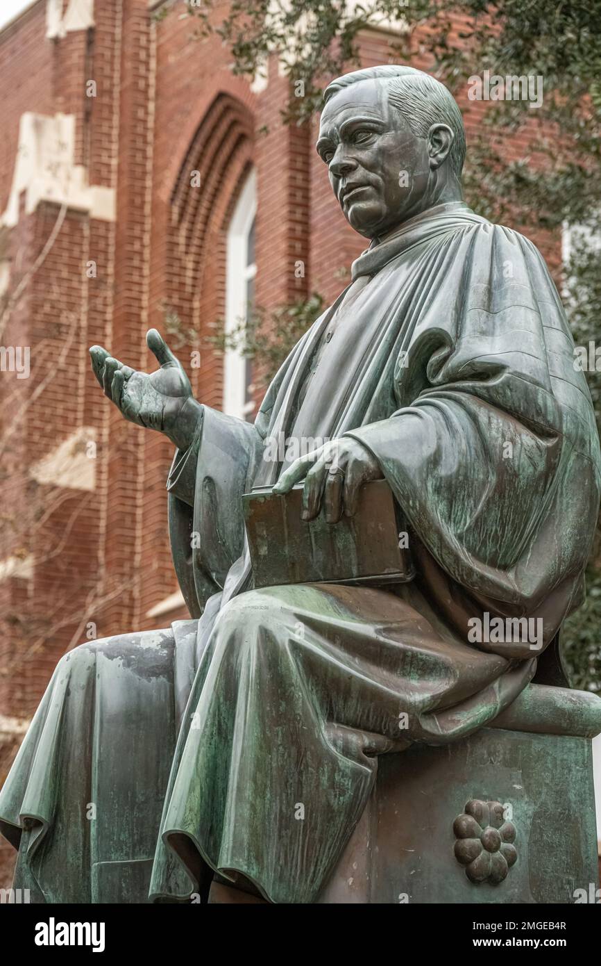 Statue en bronze d'Albert A. Murphree (1870-1927), deuxième président de l'Université de Floride (1909-1927), sur le campus de l'université à Gainesville. Banque D'Images