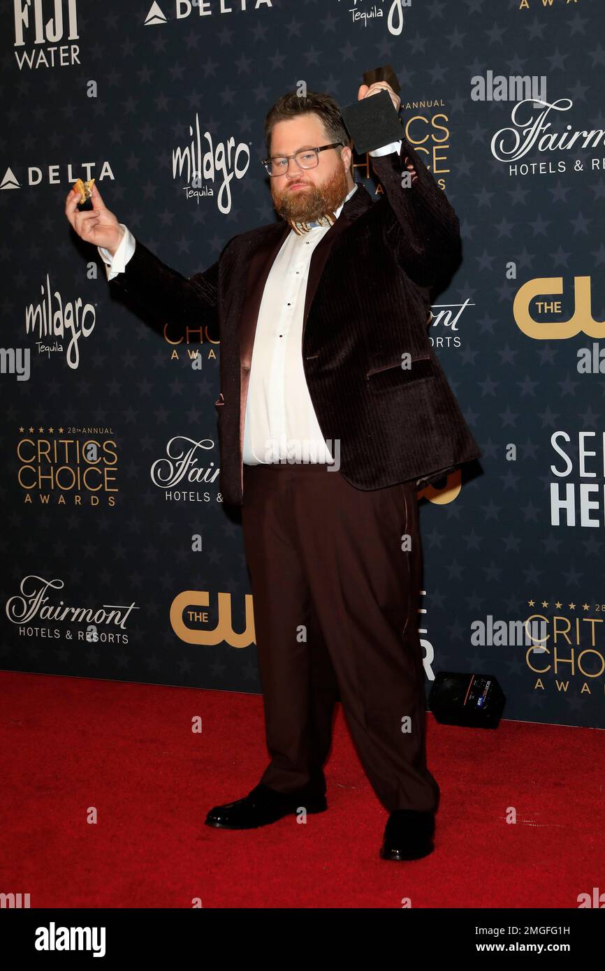 LOS ANGELES - 15 JANVIER : Paul Walter Hauser à la salle de presse de 2023 critiques Choice à l'hôtel Fairmont Century Plaza, sur 15 janvier 2023, dans Century City, CA Banque D'Images