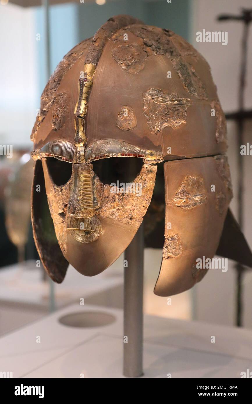 Le casque de Sutton Hoo, une partie de la trésor Sutton Hoo au British Museum, London, UK Banque D'Images
