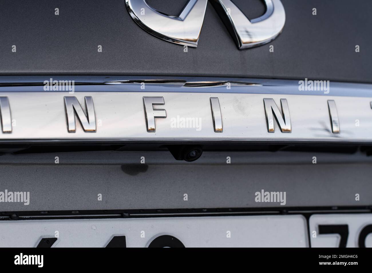 MOSCOU, RUSSIE - 11 DÉCEMBRE 2021 Infiniti QX80 (QX56) caméra de recul. Caméra arrière de voiture moderne de gros plan. Aide au stationnement. Banque D'Images