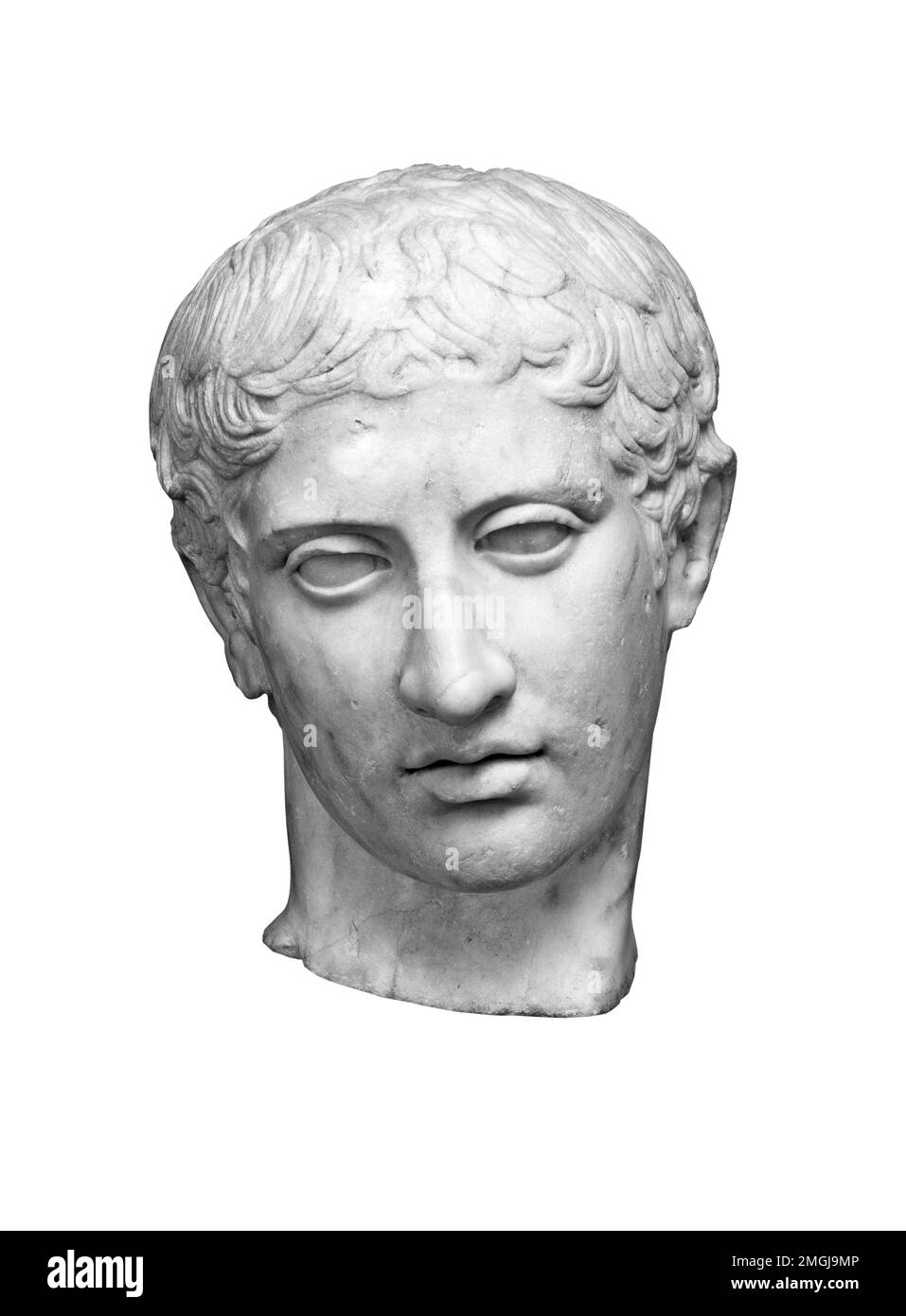 Tête en marbre antique d'un jeune homme, statue grecque classique, vue de face isolée en noir et blanc Banque D'Images