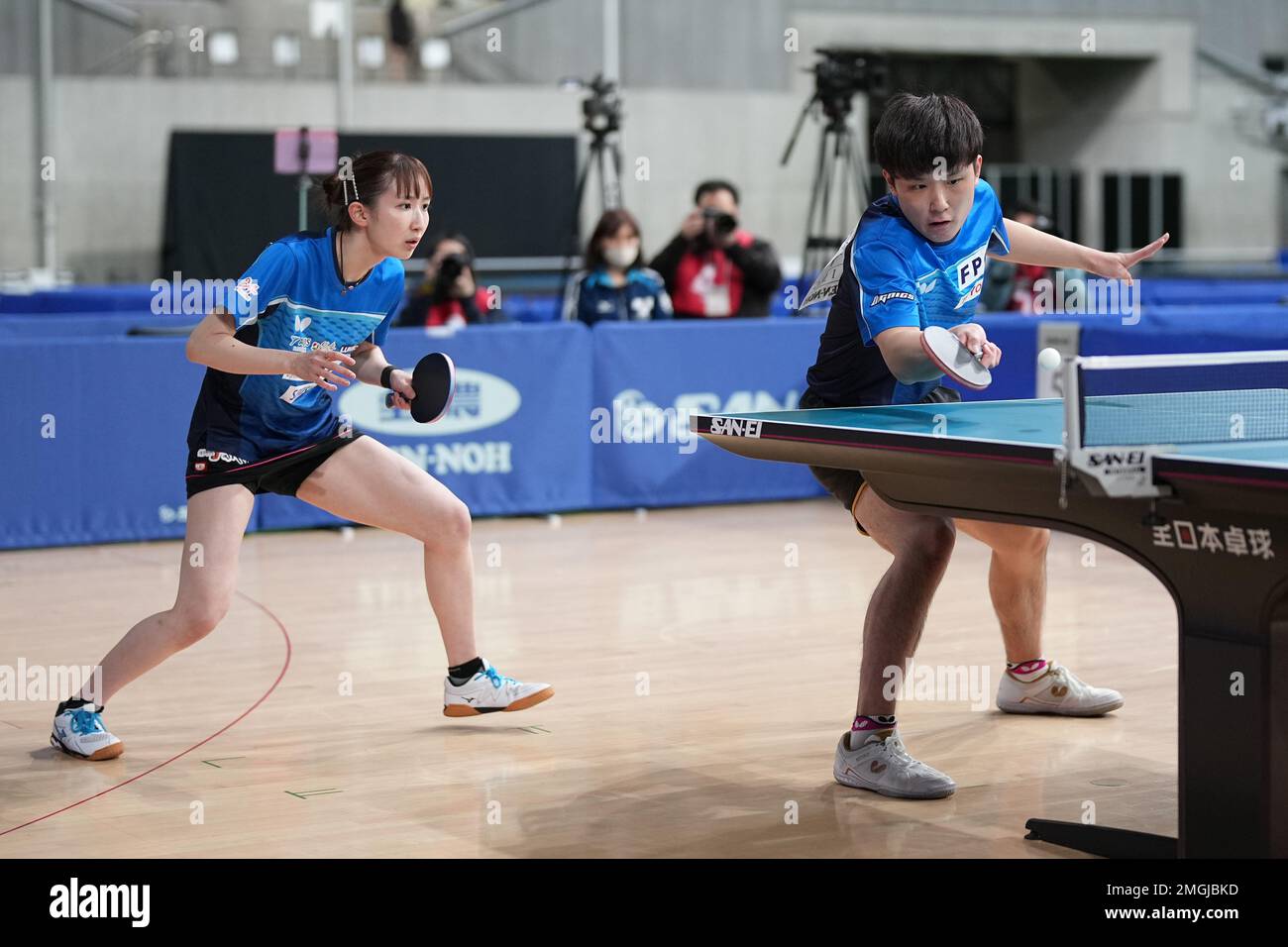 Tokyo, Japon. 26th janvier 2023. Tomokazu Harimoto & Hina Hayata tennis de table : tous les championnats japonais de tennis de table 2023 finale mixte double au Tokyo Metropolitan Gymnasium à Tokyo, Japon . Credit: AFLO SPORT/Alay Live News Banque D'Images