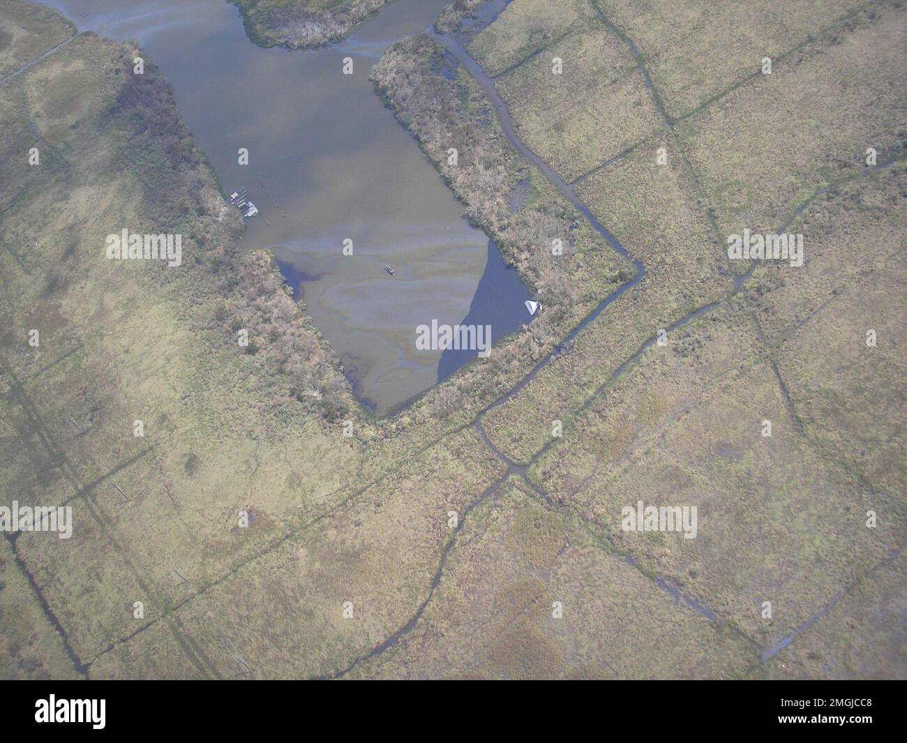 Pollution - ESU St. Louis Response - Basse-Nord - 26-HK-231-98. Survol de la Basse. Ouragan Katrina Banque D'Images