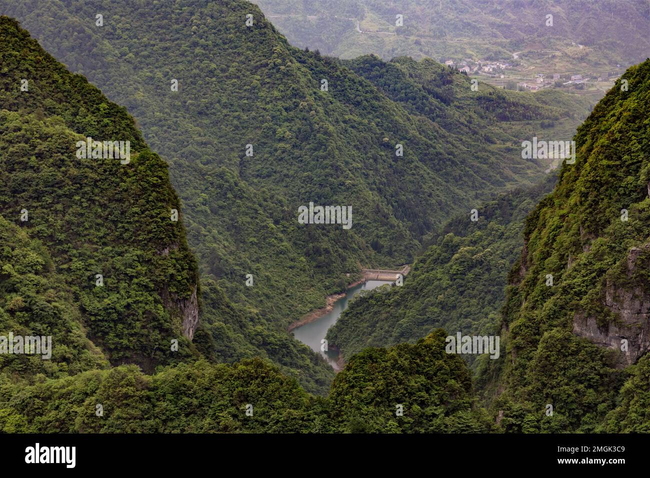 La belle campagne de Guilin, montrant les montagnes de Karst. Région autonome de Guangxi Zhuang, Chine Banque D'Images