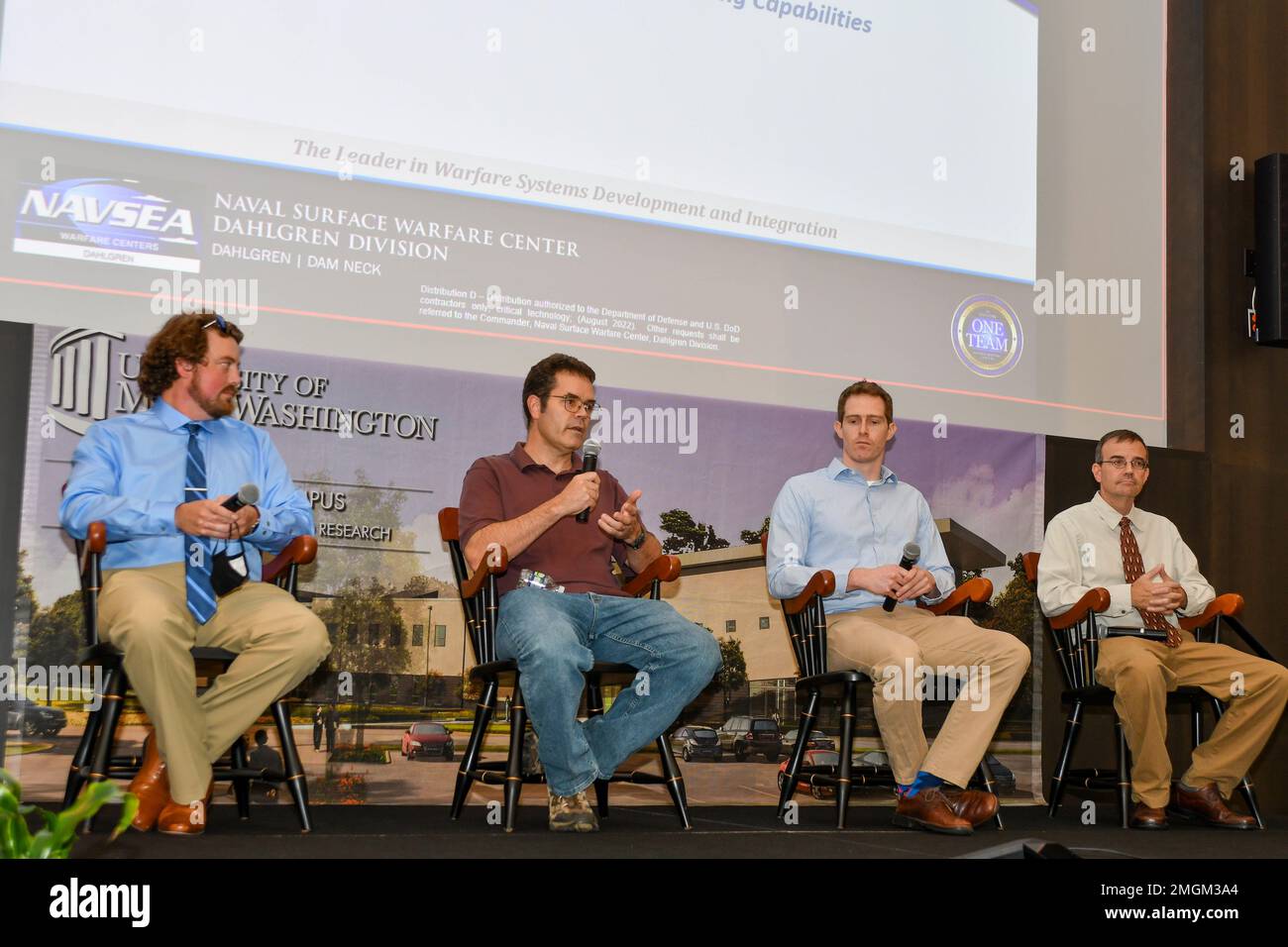 ROI GEORGE, Virginie - De gauche à droite, le Dr Chris Wilson, Ryan Bokely, Greg Ryan et Mike Hopson ont discuté des investissements internes et de l'avancement des capacités au cours de la deuxième journée du quatrième sommet annuel de modélisation et de simulation de la division Dahlgren du Naval surface Warfare Centre, au campus Dahlgren de l'Université de Mary Washington. Banque D'Images