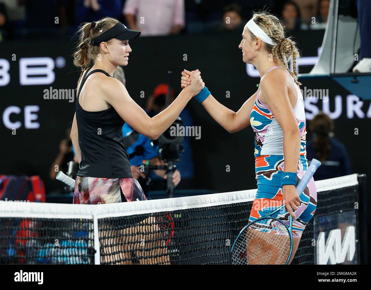 Melbourne, Australie. 26th. Janvier 2023. R-L, Victoria Azarenka félicite Elena Rybakina lors du tournoi Open d'Australie à Melbourne Park le jeudi 26 janvier 2023. © Juergen Hasenkopf / Alamy Live News Banque D'Images