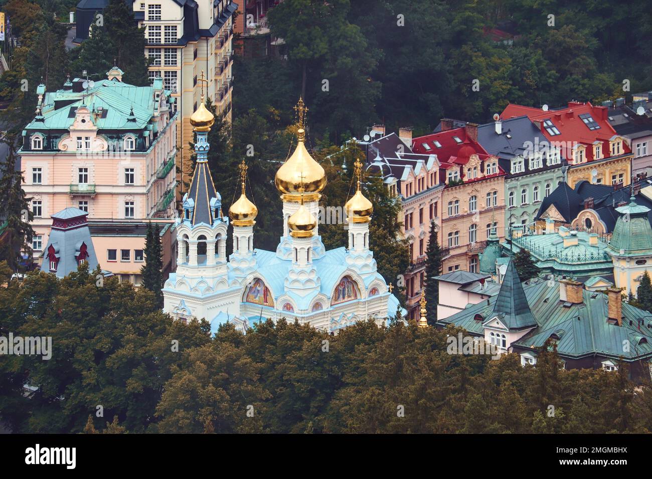 Église orthodoxe russe Saint-Pierre et cathédrale de Paul avec des tours d'or à Karlovy Vary, république tchèque Banque D'Images
