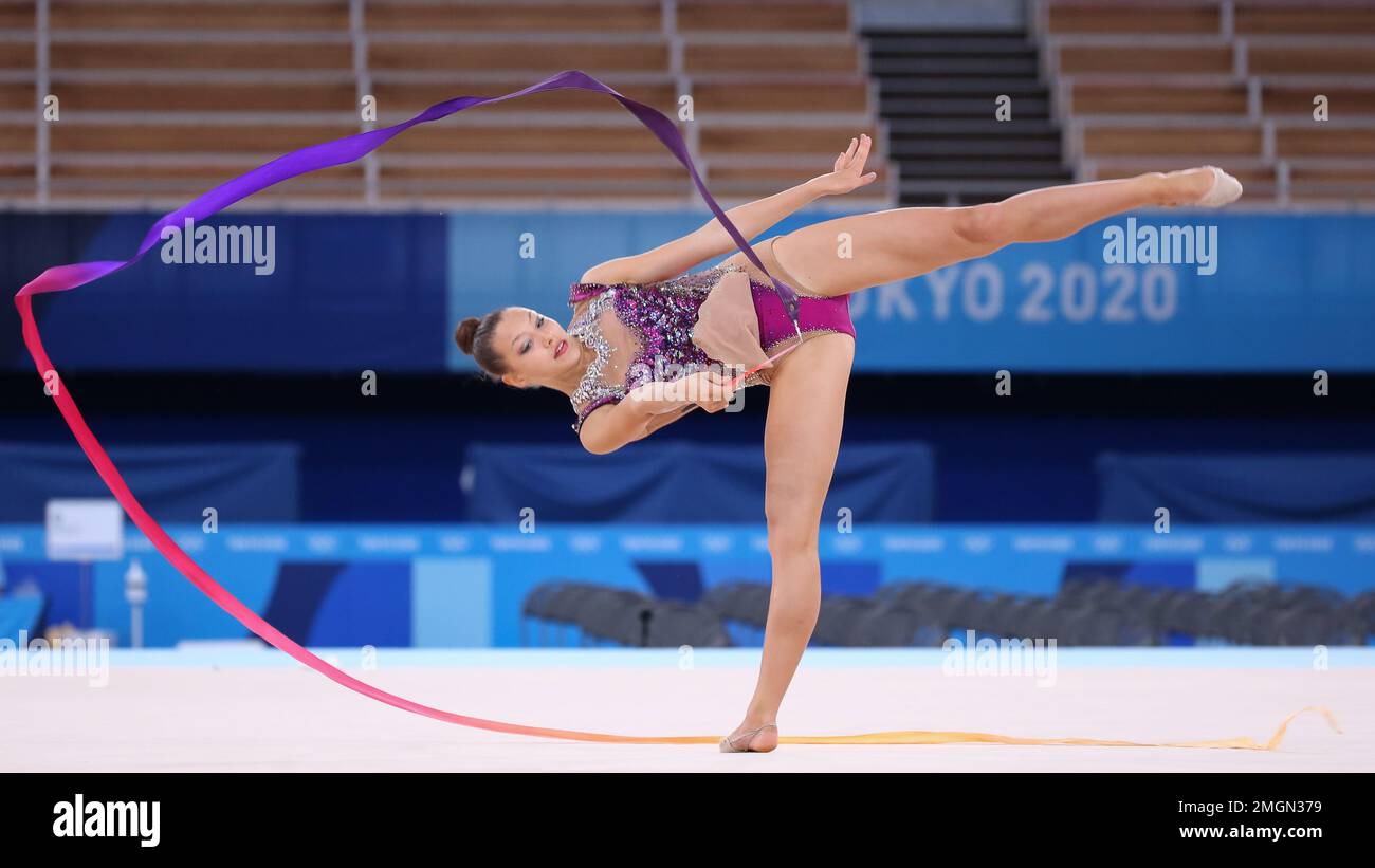 06 AOÛT 2021 - Tokyo, Japon: Evita GRISKENAS des États-Unis se produit au ruban dans la gymnastique rythmique individuelle tout autour de qualification à Banque D'Images