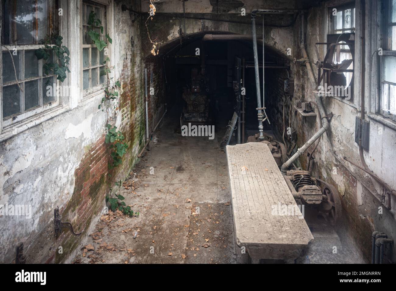 Ancienne salle d'autopsie pour les morts de la prison d'alcatraz, et salle des machines Banque D'Images