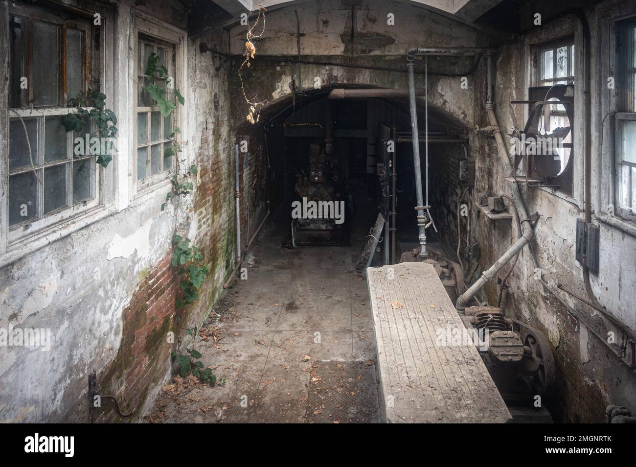 Ancienne salle d'autopsie pour les morts de la prison d'alcatraz, et salle des machines Banque D'Images