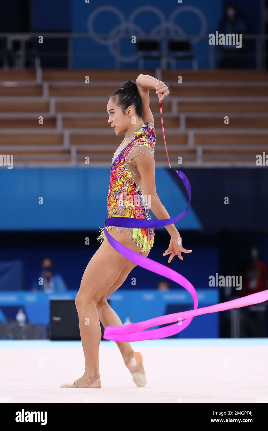 06 AOÛT 2021 - Tokyo, Japon: Laura ZENG des États-Unis se produit au ruban dans la gymnastique rythmique individuelle tout autour de qualification à la Banque D'Images