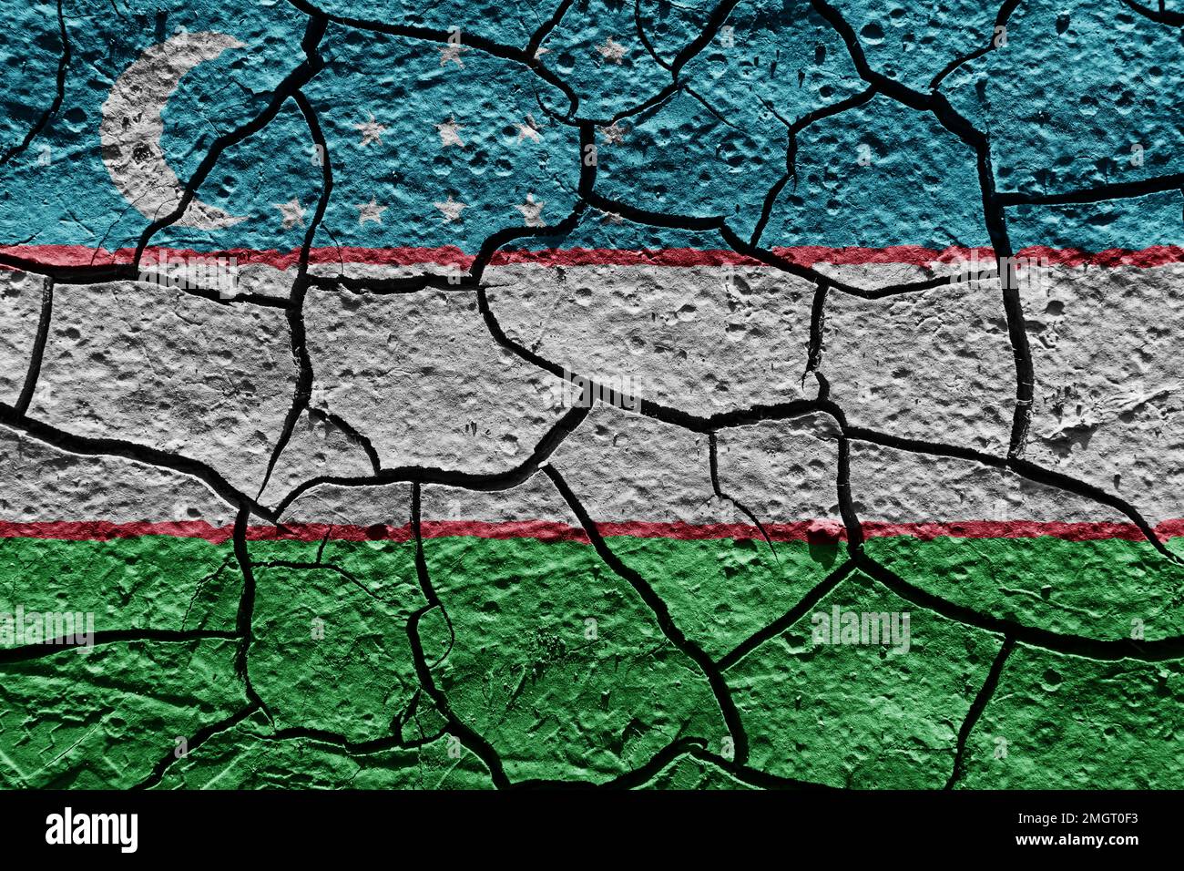 Drapeau d'Ouzbékistan sur une texture de boue de crack sec sur le sol Banque D'Images