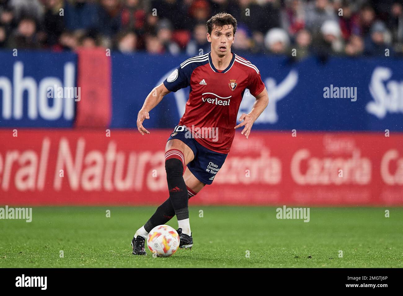 Lucas Torro de CA Osasuna pendant le match de Copa del Rey, quart de finale entre CA Osasuna et le FC Séville joué au stade El Sadar sur 25 janvier 2023 à Pampelune, Espagne. (Photo de Sergio Ruiz / PRESSIN) Banque D'Images