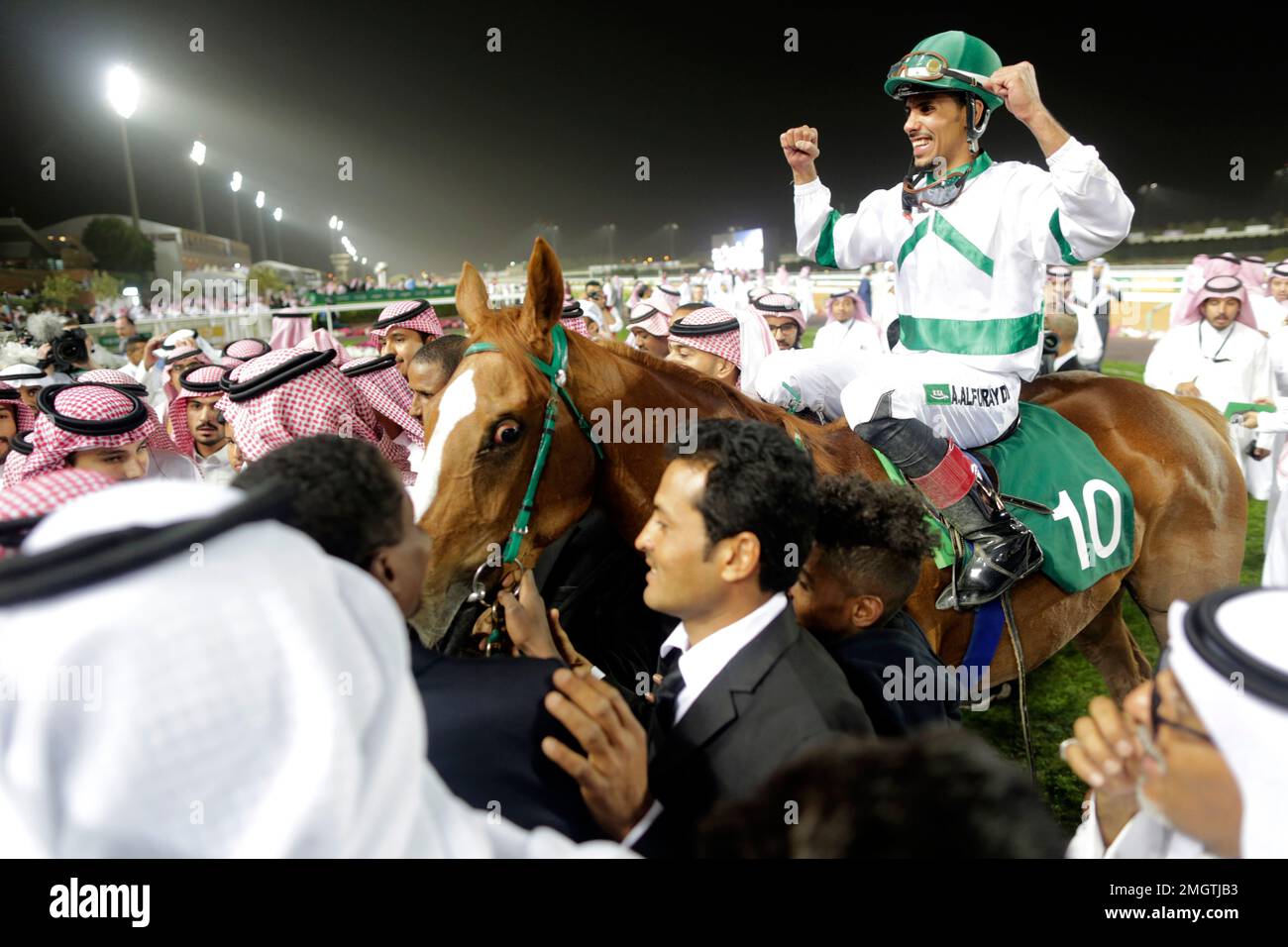 Jockey Adel Alfuraydi celebrates after winning the fifth race of the $20 million horse race, the Saudi Cup, at King Abdul Aziz race track in Riyadh, Saudi Arabia, Saturday, Feb. 29, 2020. The race is considered the world's richest horse race which attracted some of the world's best male and female jockeys. (AP Photo/Amr Nabil) Banque D'Images
