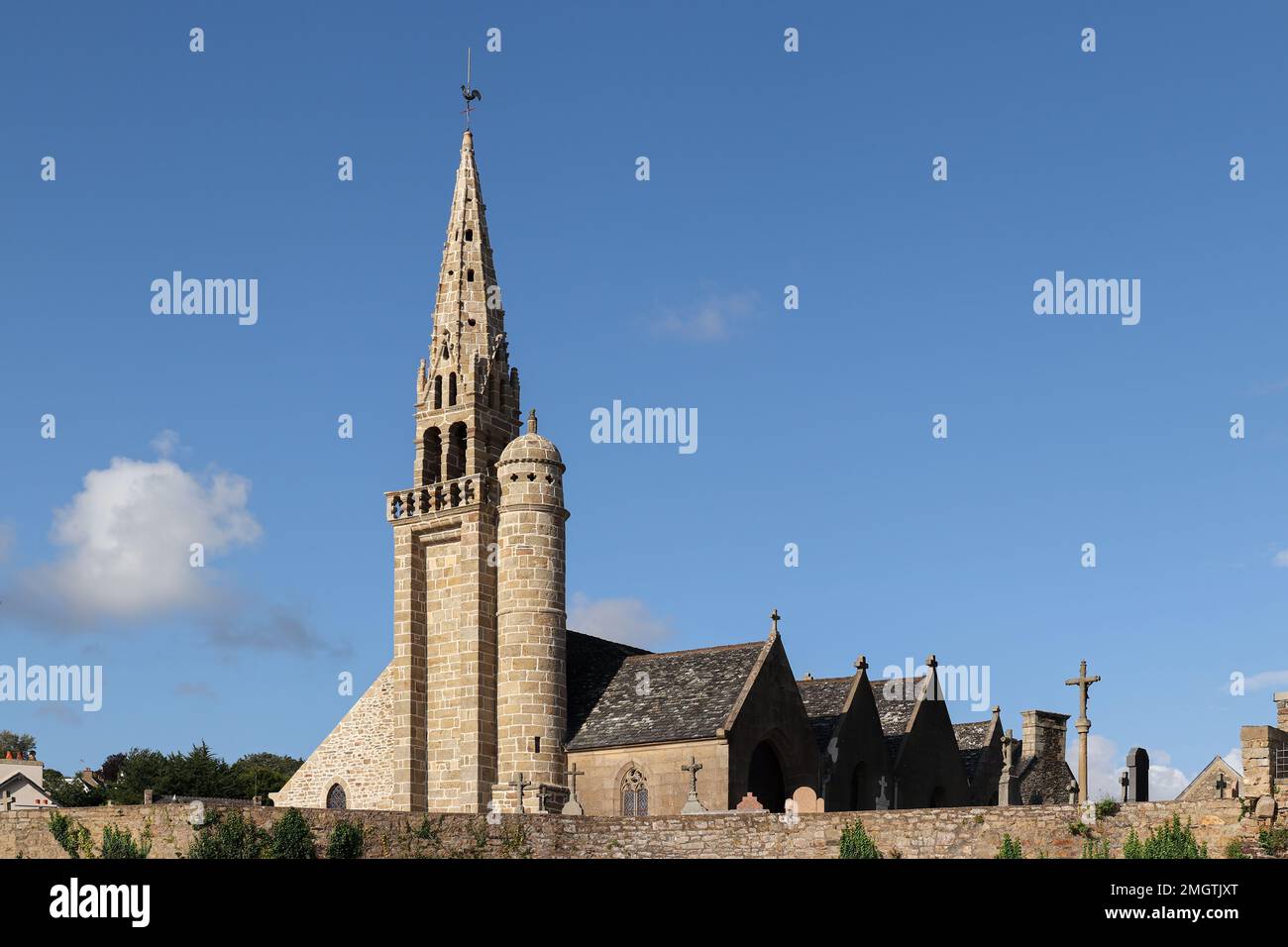 Eglise de Saint Michele, Saint-Michel-en-Greve, Bretagne, France Banque D'Images