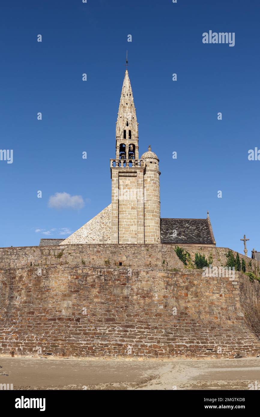 Eglise de Saint Michele, Saint-Michel-en-Greve, Bretagne, France Banque D'Images