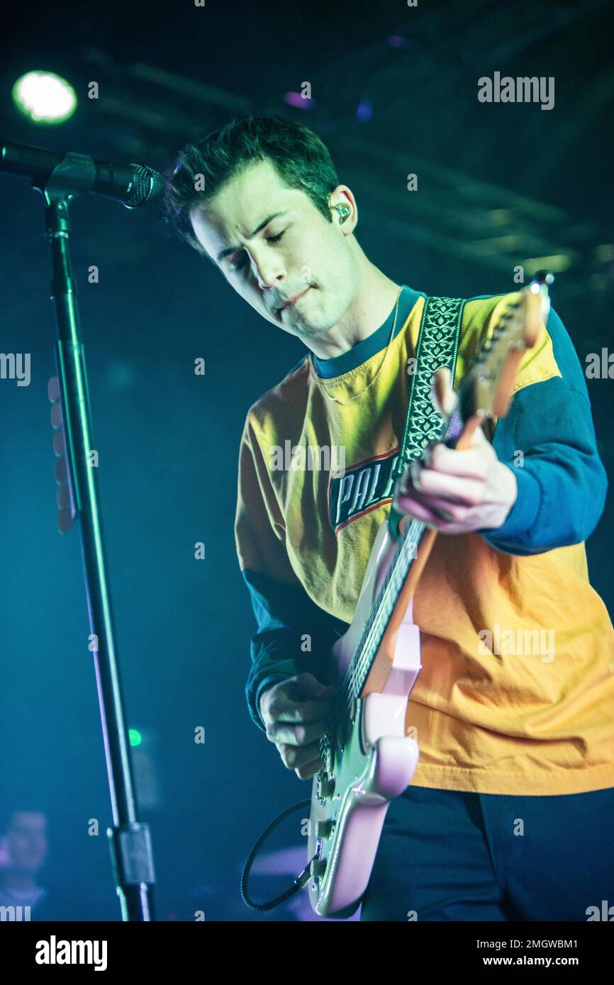 Milan Italie. 25 janvier 2023. Le groupe américain WALWS se produit en direct sur scène à Magazzini Generali lors du « dites-moi que c'est terminé ». Banque D'Images