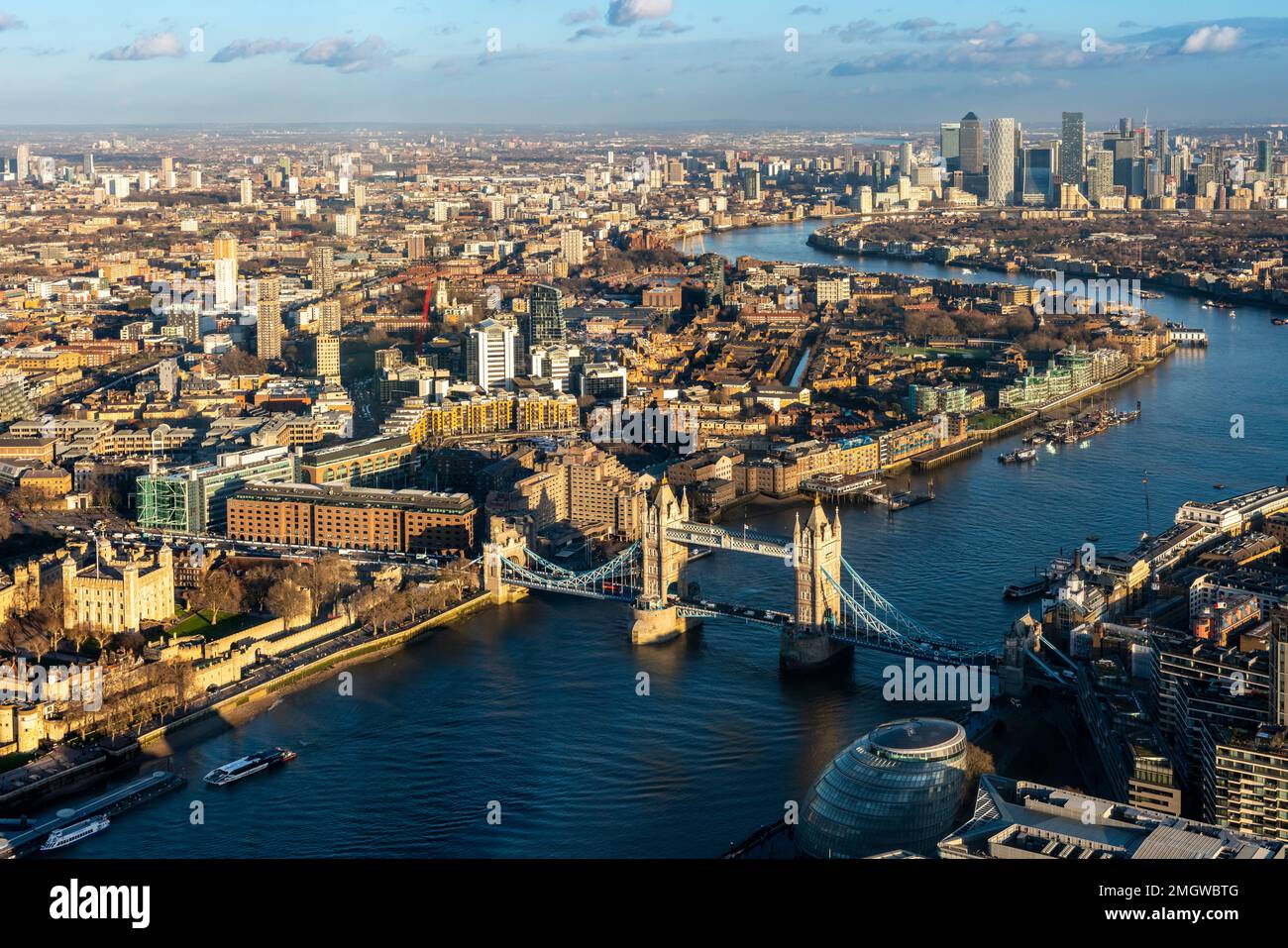Vue sur Tower Bridge, la Tour de Londres et Canary Wharf depuis Shard, Londres, Royaume-Uni. Banque D'Images