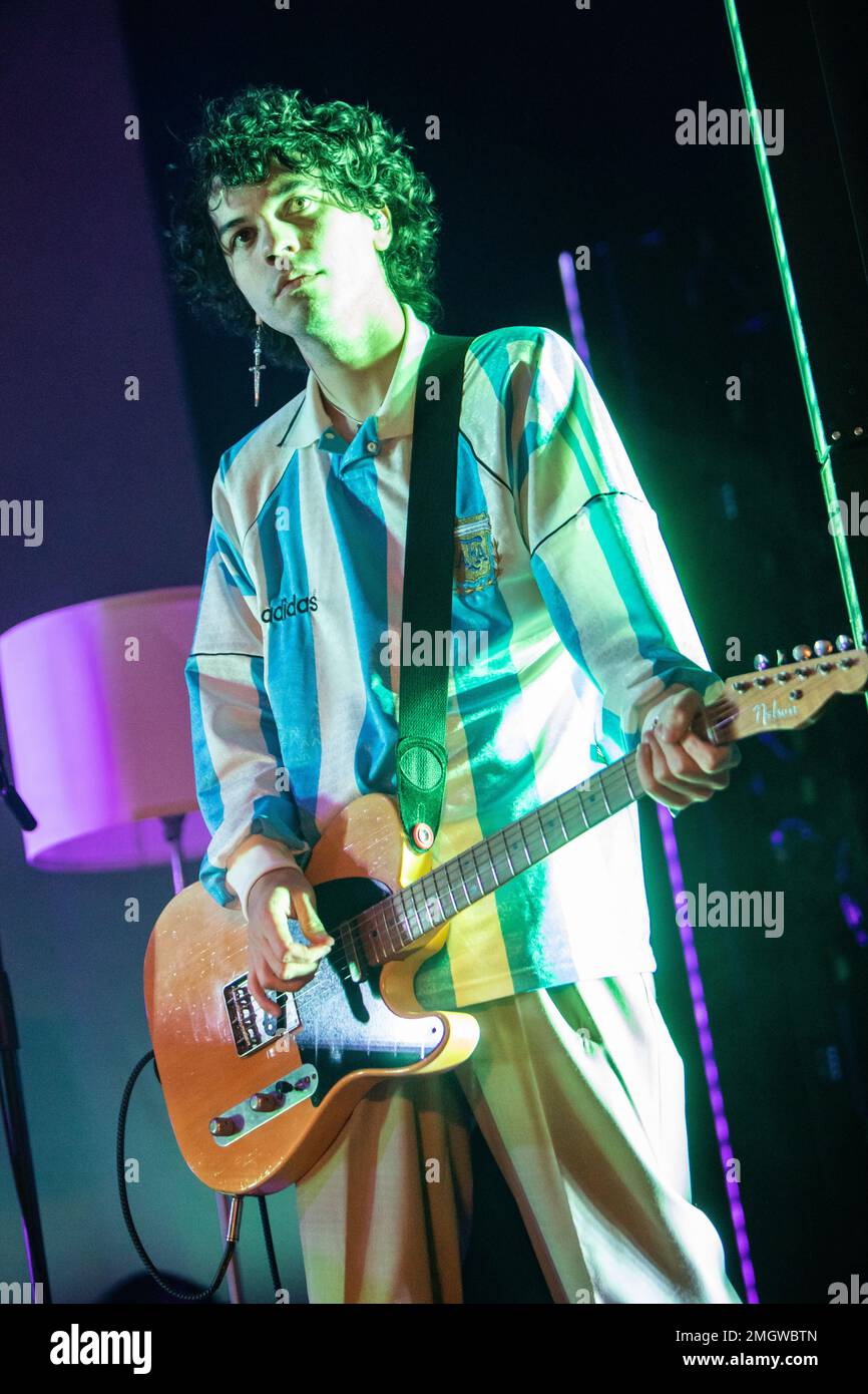 Milan Italie. 25 janvier 2023. Le groupe américain WALWS se produit en direct sur scène à Magazzini Generali lors du « dites-moi que c'est terminé ». Banque D'Images