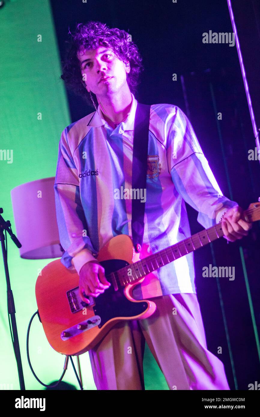 Milan Italie. 25 janvier 2023. Le groupe américain WALWS se produit en direct sur scène à Magazzini Generali lors du « dites-moi que c'est terminé ». Banque D'Images