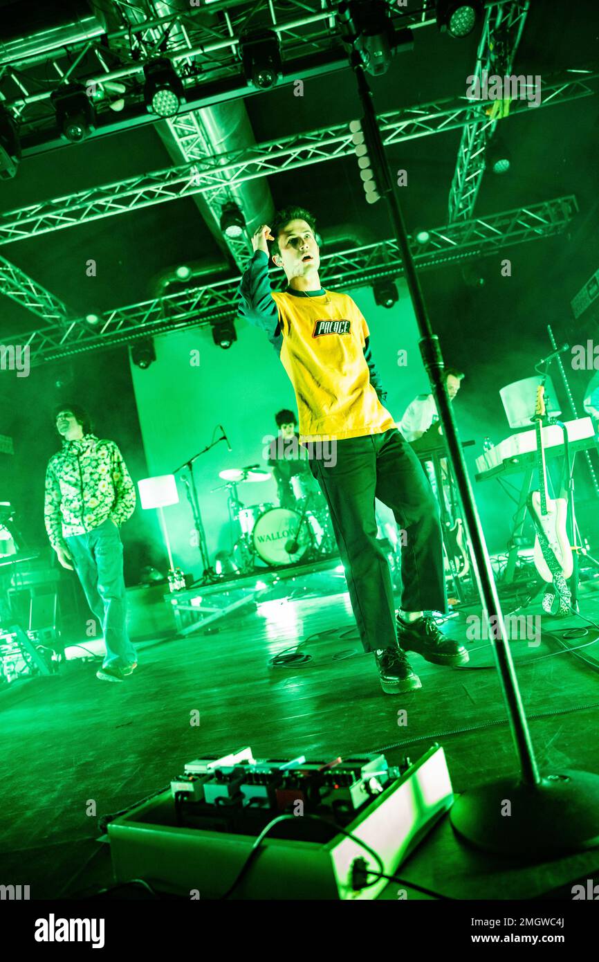 Milan Italie. 25 janvier 2023. Le groupe américain WALWS se produit en direct sur scène à Magazzini Generali lors du « dites-moi que c'est terminé ». Banque D'Images