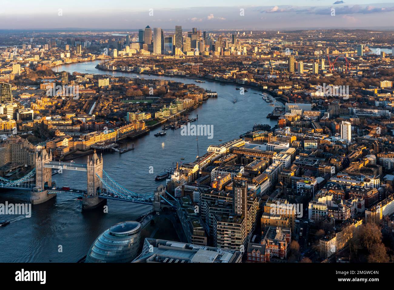 Vue sur Tower Bridge, la Tamise et Canary Wharf depuis Shard, Londres, Royaume-Uni. Banque D'Images
