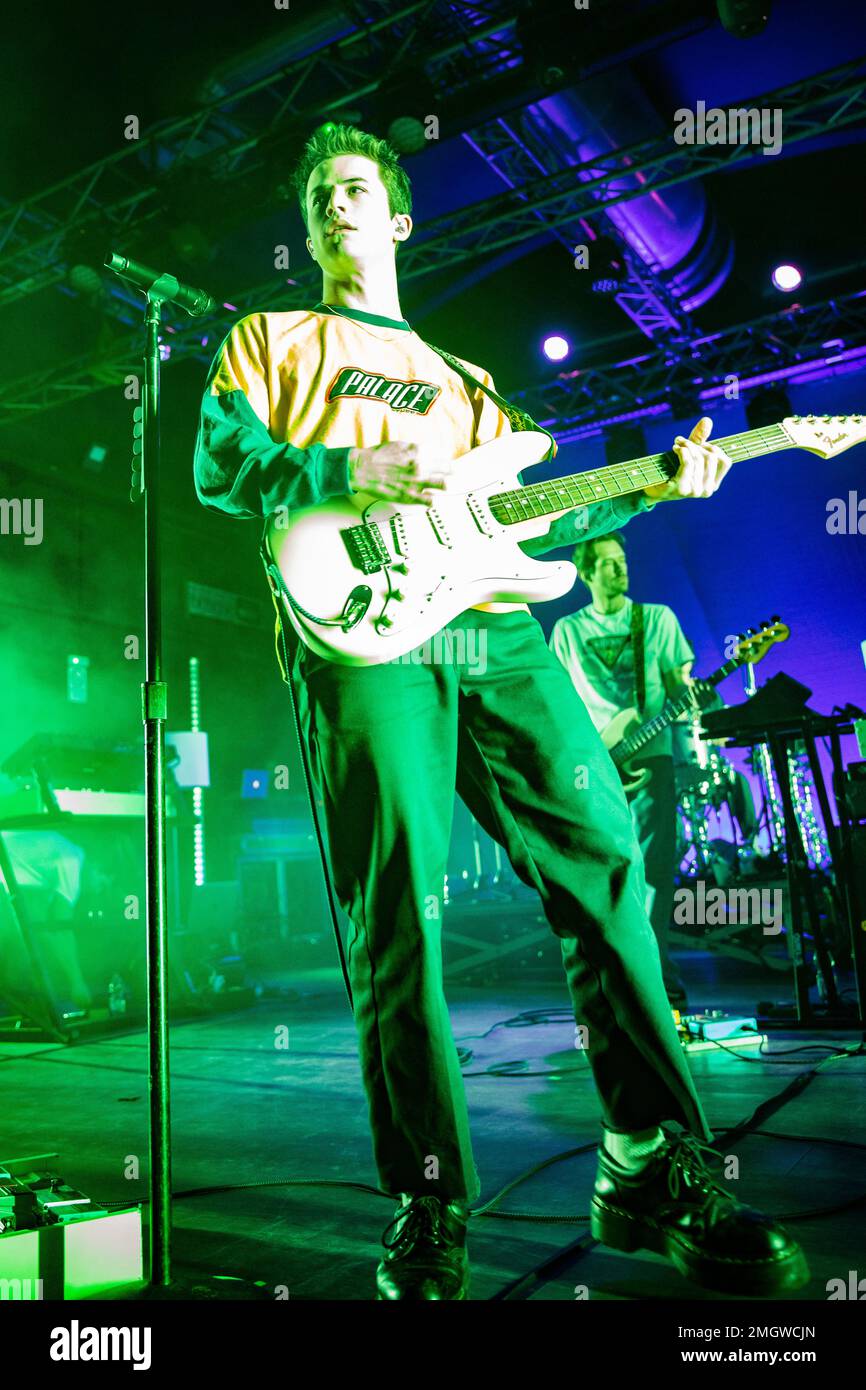 Milan Italie. 25 janvier 2023. Le groupe américain WALWS se produit en direct sur scène à Magazzini Generali lors du « dites-moi que c'est terminé ». Banque D'Images