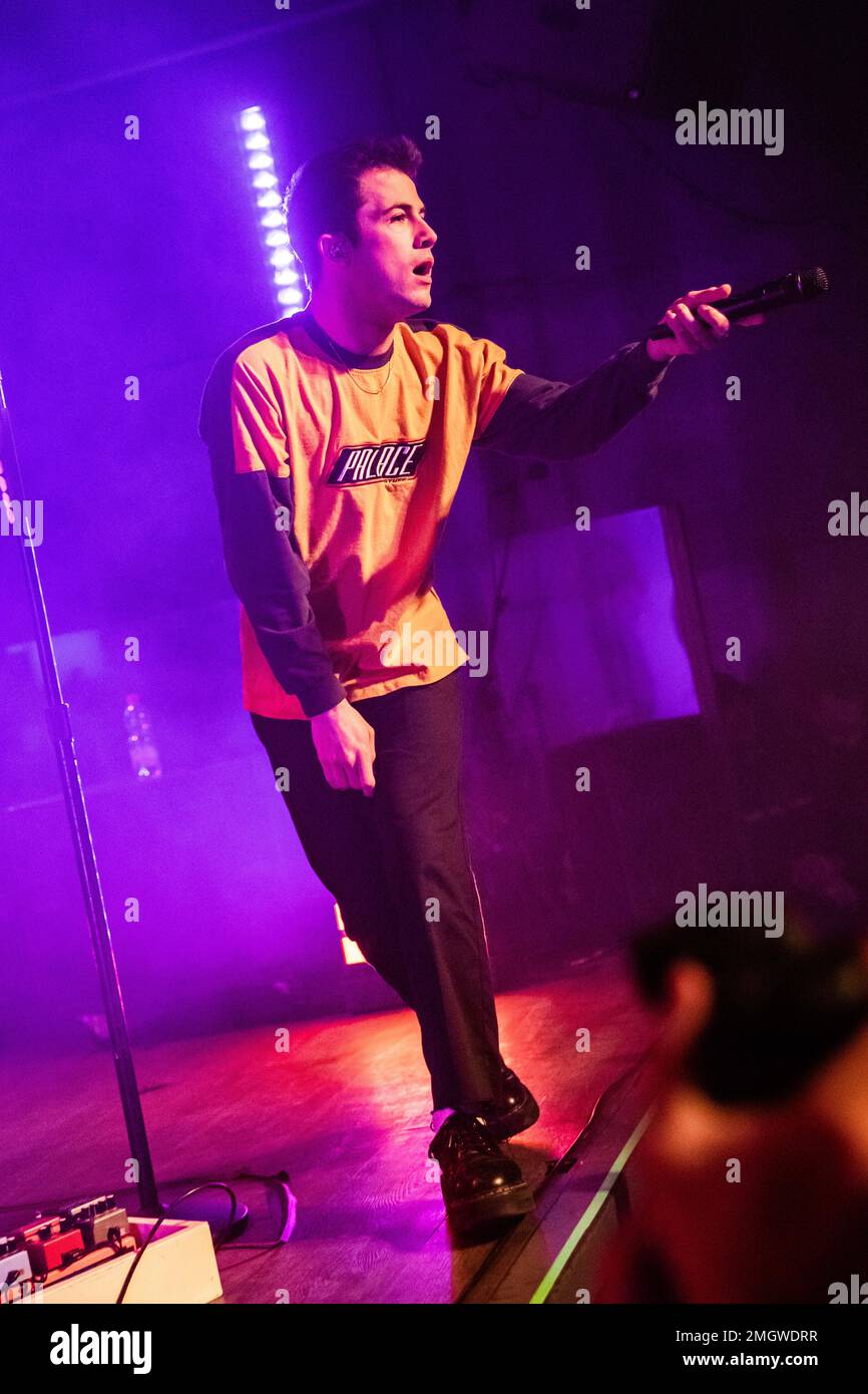 Milan Italie. 25 janvier 2023. Le groupe américain WALWS se produit en direct sur scène à Magazzini Generali lors du « dites-moi que c'est terminé ». Banque D'Images