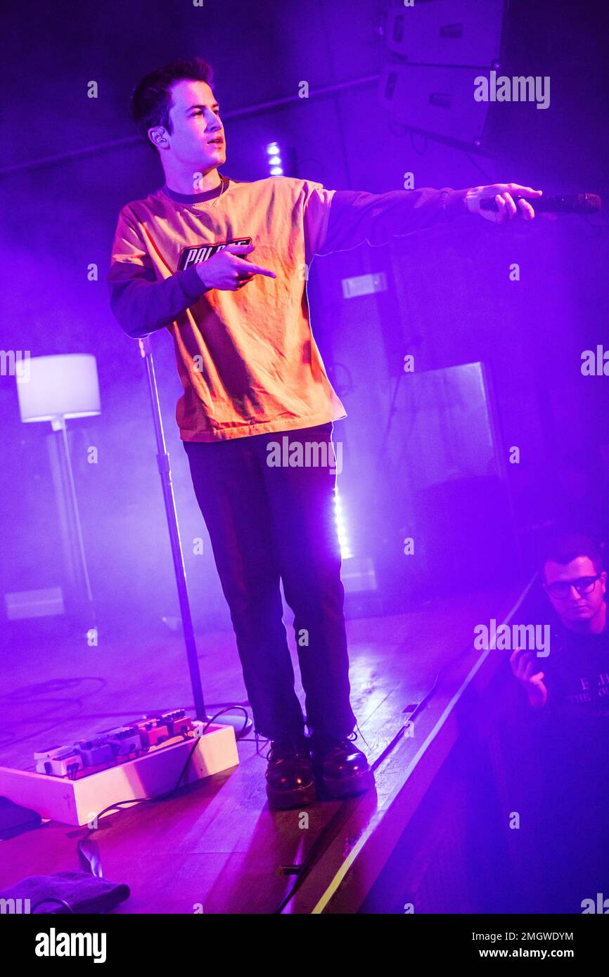 Milan Italie. 25 janvier 2023. Le groupe américain WALWS se produit en direct sur scène à Magazzini Generali lors du « dites-moi que c'est terminé ». Banque D'Images