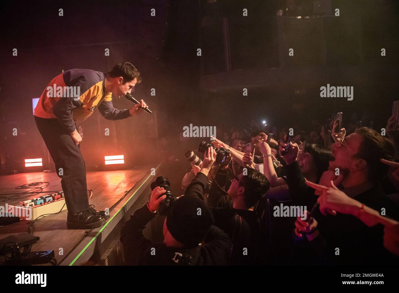 Milan Italie. 25 janvier 2023. Le groupe américain WALWS se produit en direct sur scène à Magazzini Generali lors du « dites-moi que c'est terminé ». Banque D'Images