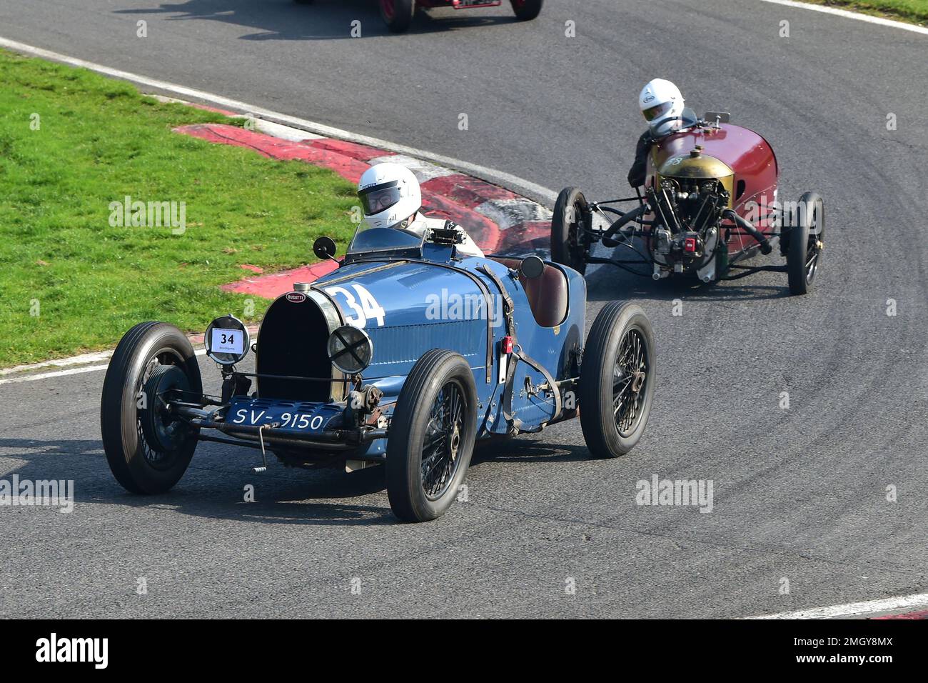 Bruce s'arrête, Bugatti T35/44, Len Thompson Memorial Trophy Race for VSCC Specials, quinze minutes de course, deux grandes catégories; voiture de course dépouillée Banque D'Images