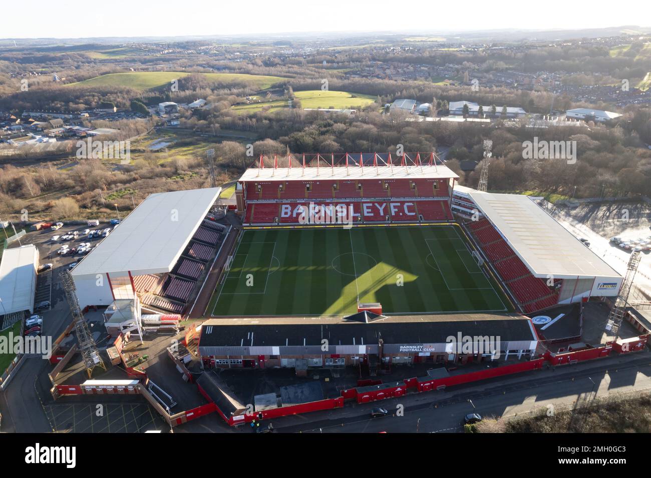 Barnsley FC football Club Oakwell Stadium de dessus drone vue aérienne ciel bleu Banque D'Images