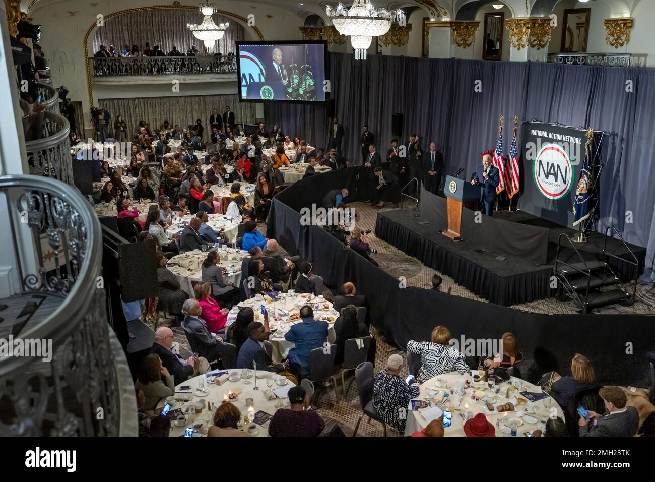 Le président Joe Biden prononce un discours au Dr Martin Luther King Jr. Du National action Network Petit déjeuner, lundi, 16 janvier 2023, à l'hôtel Mayflower de Washington, D.C. (Photo officielle de la Maison Blanche par Adam Schultz) Banque D'Images