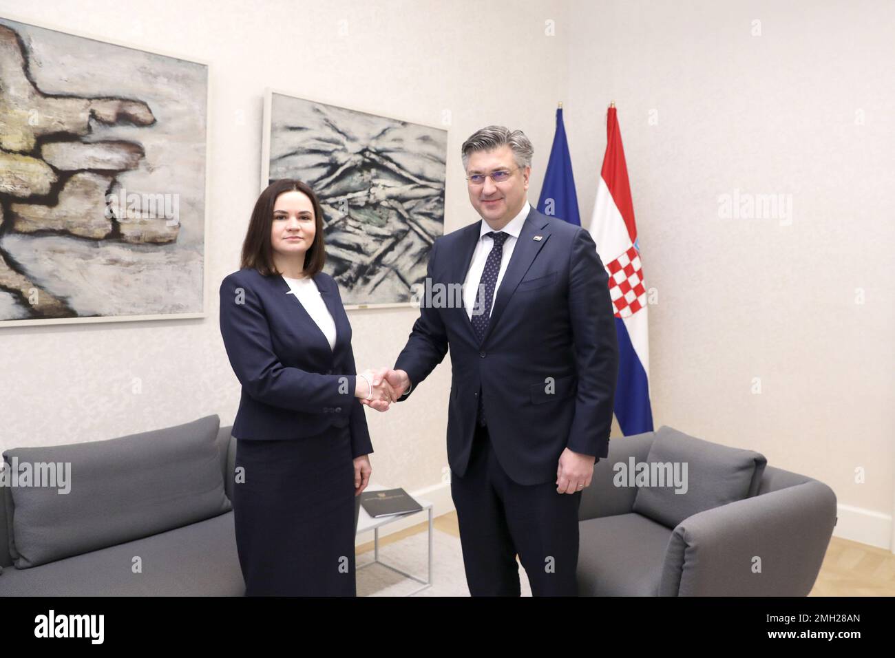 Le Premier ministre croate Andrej Plenkovic rencontre le leader de l'opposition bélarussienne, Sviatlana Tsikhanouskaya, à Banski Dvori, à Zagreb, en Croatie, sur 26 janvier 2023. Photo: Patrik Macek/PIXSELL crédit: Pixsell/Alay Live News Banque D'Images