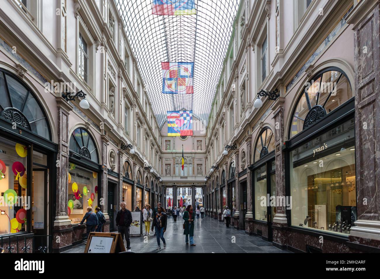 Les Galeries royales de Saint Hubert, Galeries Royales de Saint Hubert, sont un ensemble de trois galeries marchandes dans le centre de Bruxelles. Belgique. Banque D'Images