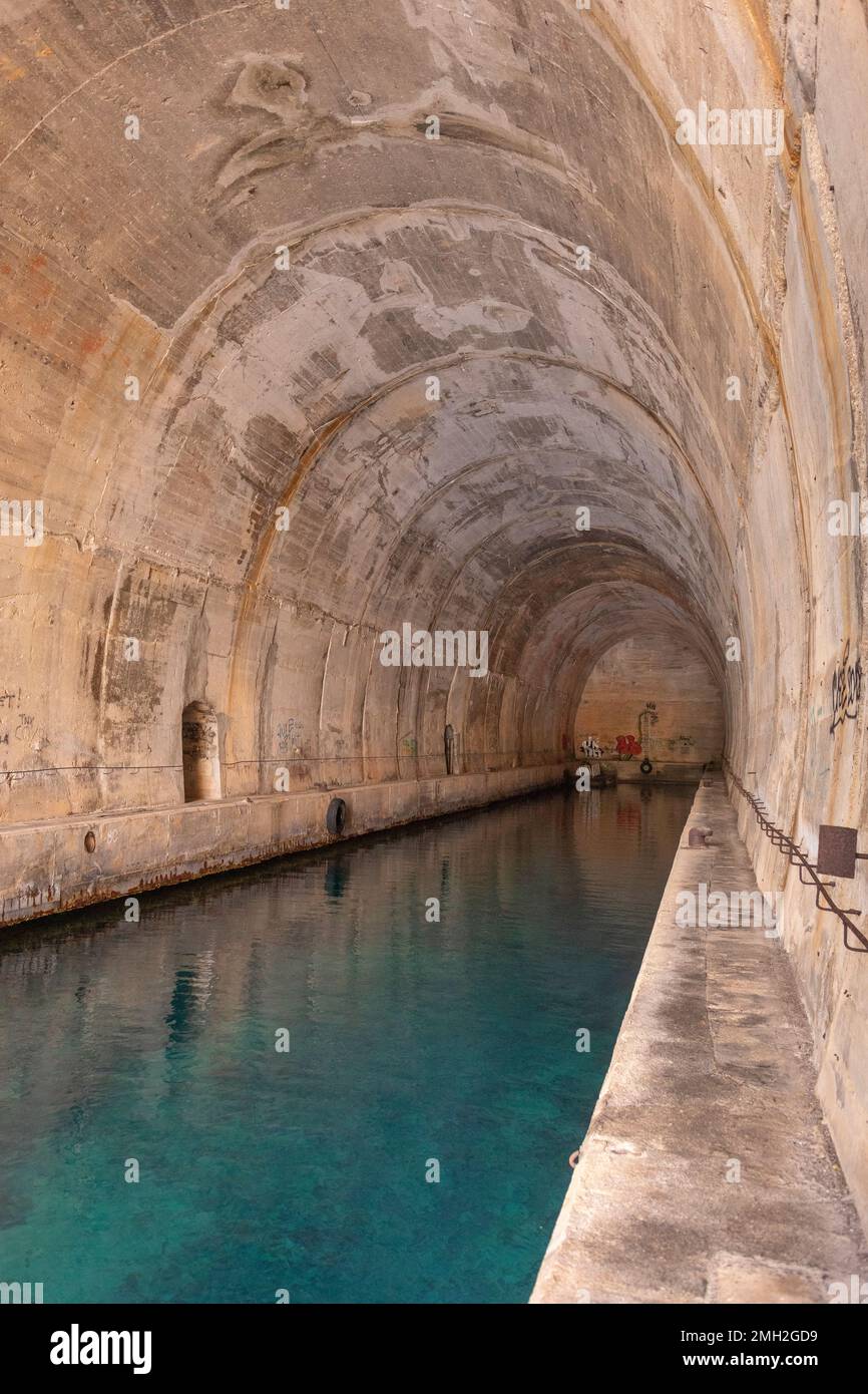 ÎLE DE vis, CROATIE, EUROPE intérieur du tunnel sousmarin dans la