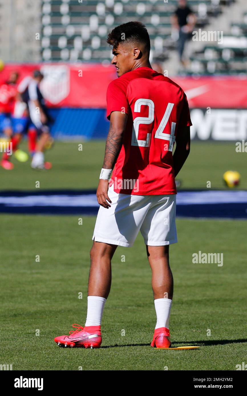 United States defender Julian Araujo (20) wearing No. 24 jersey in  remembrance of the late Los Angeles Lakers Kobe Bryant, warms up for an  international friendly soccer match between United States and