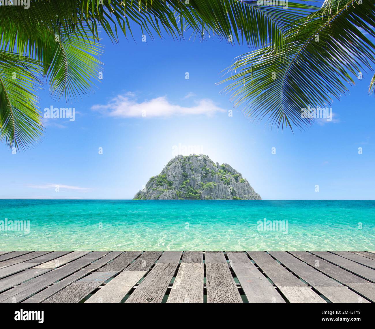 Île d'été dans l'océan Banque D'Images