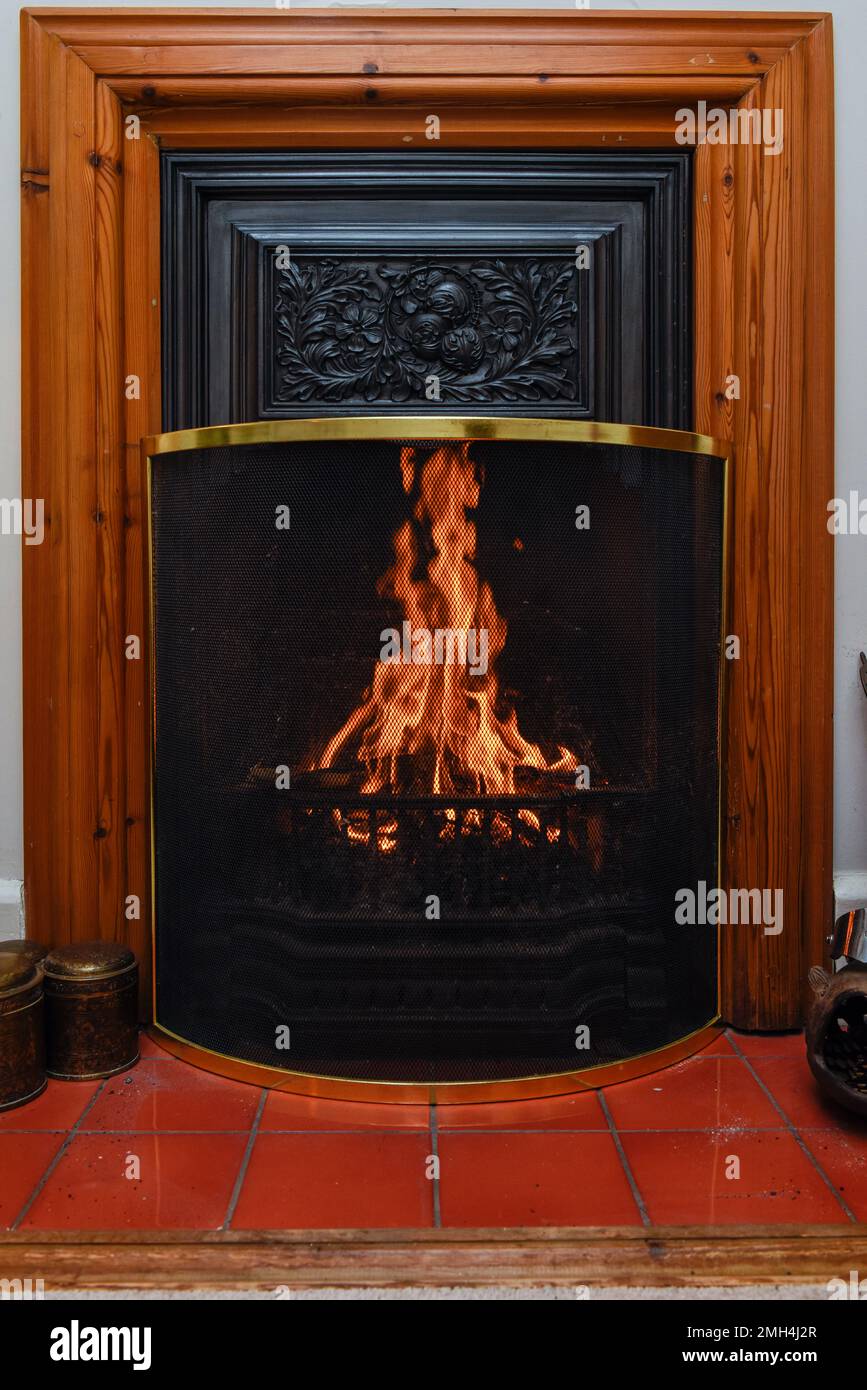 Un feu de charbon pour chauffer la maison pendant les mois d'hiver Banque D'Images