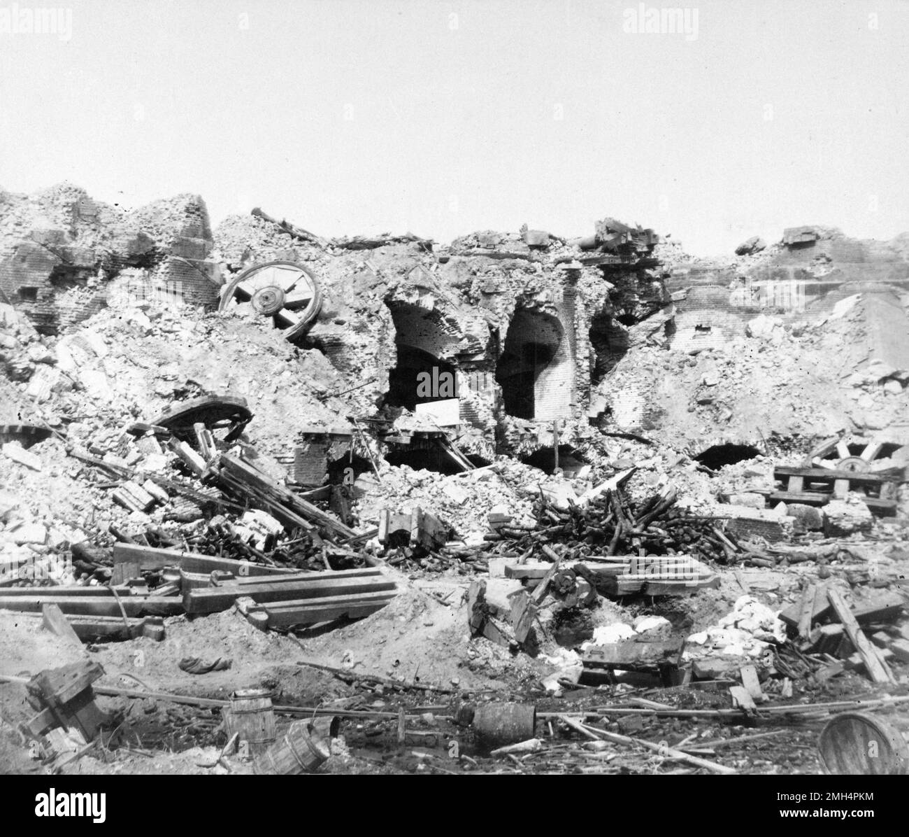Les ruines de fort Sumter After sont capturées par l'armée confédérée. Le bombardement et la capture du fort Sumter par les confédérés ont été la bataille d'ouverture de la guerre américaine de Ciil. Banque D'Images