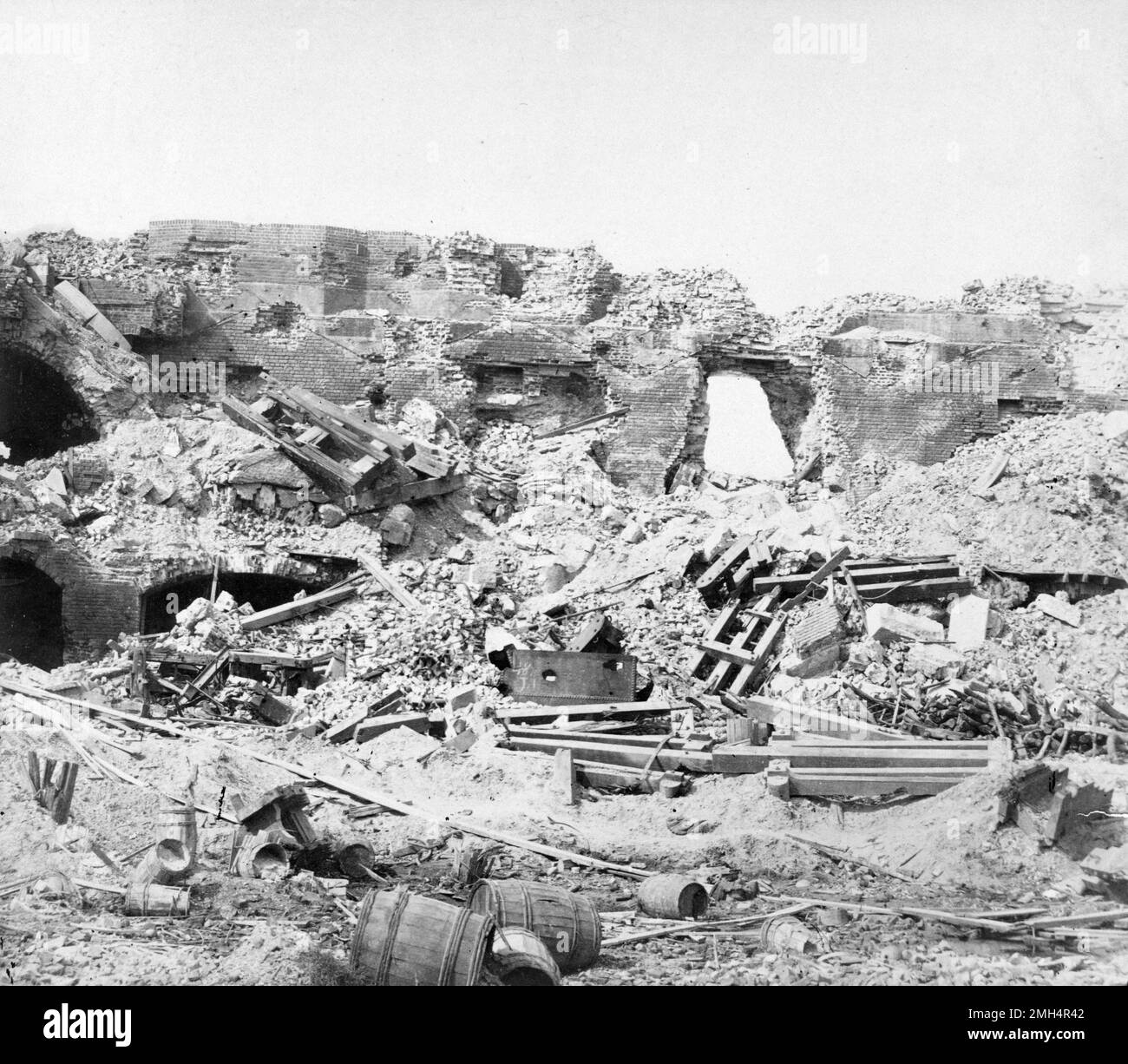 Les ruines de fort Sumter After sont capturées par l'armée confédérée. Le bombardement et la capture du fort Sumter par les confédérés ont été la bataille d'ouverture de la guerre américaine de Ciil. Banque D'Images