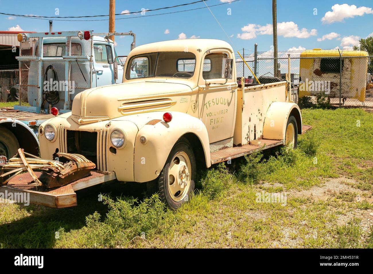 Vintage Cream 1945 1946 1947 abandonné Ford Truck sur la route 66, États-Unis Banque D'Images